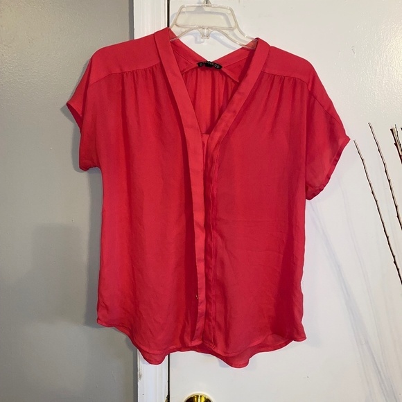 Express size XS beautiful coral color top - Picture 1 of 4